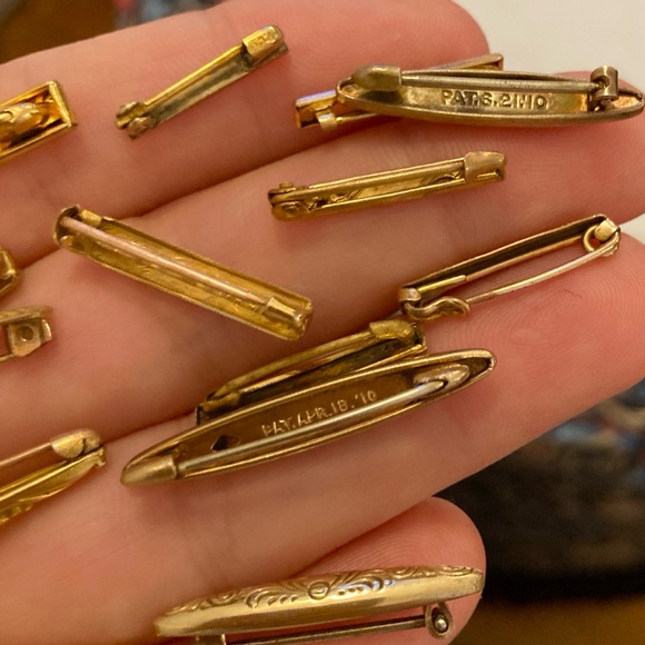 Antique Victorian & Edwardian Etched Designs Lingerie Pin Lot - Picture 5 of 6